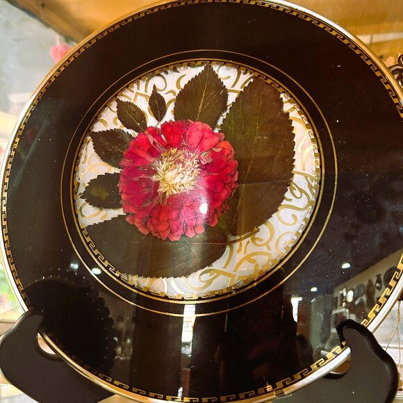 English foil frame with dried mixed florals - Picture 1 of 2